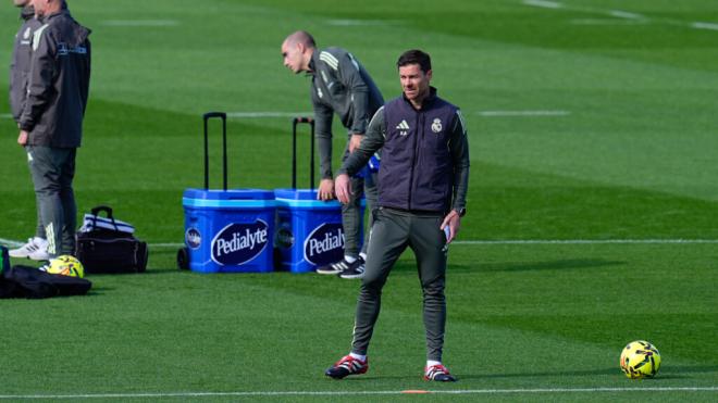 Xabi Alonso en un entrenamiento con el Real Madrid (Europa Press)