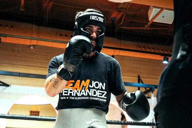 El boxeador Jon Fernández entrenando para el próximo Campeonato de Europa.