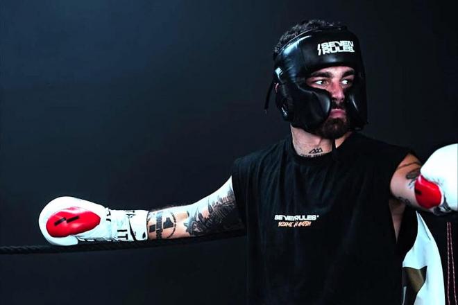 El boxeador de Etxebarri Jon Fernández en una sesión de sparring en el gimnasio.