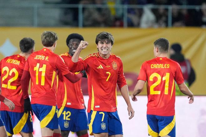 Gonzalo García celebra su gol en el Rumanía-España sub 21 (FOTO: EFE).