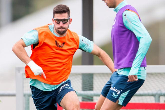 Jesús Areso, con gafas en un entrenamiento en Lezama (Foto: Athletic Club).