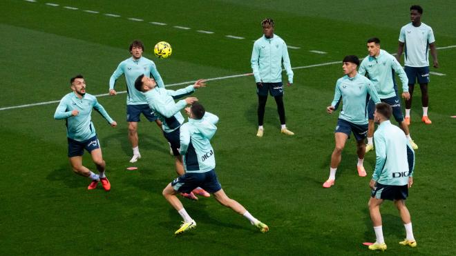 El equipo vizcaíno se esfuerza en un entrenamiento en Lezama (Foto: Athletic Club).