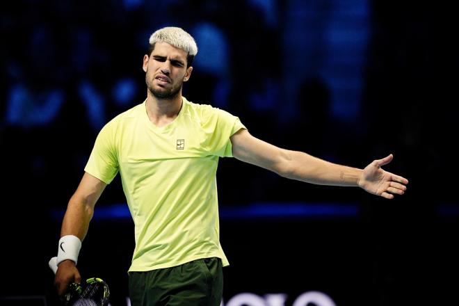 Carlos Alcaraz se lamenta tras fallar un punto en las ATP Finals (Foto: Europa Press).