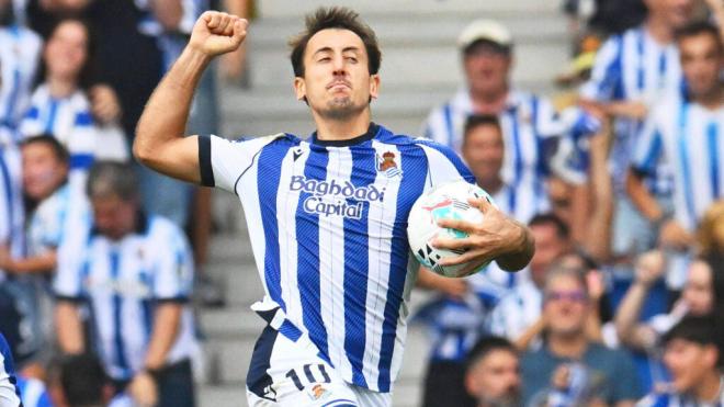 Mikel Oyarzabal en un partido de la Real Sociedad (Foto: Cordon Press)