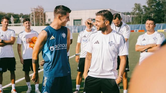 Álvaro Morata y Cesc Fábregas en uno de los primeros entrenos del delatero en el Como 1907 (Como