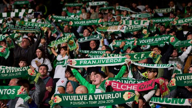 La afición del Elche en el Martínez Valero (Europa Press)