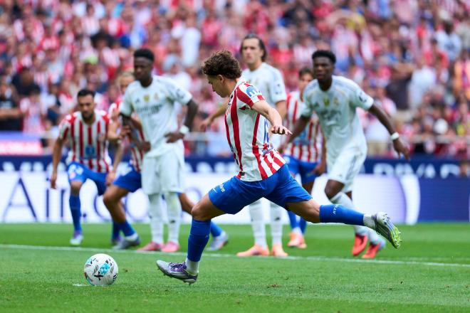 Julián Álvarez ante el Real Madrid (Cordon Press)