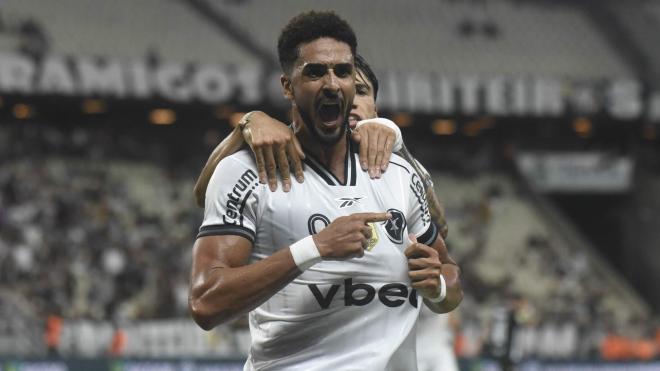 Chris Ramos celebra un gol con Botafogo (Foto: Cordon Press).