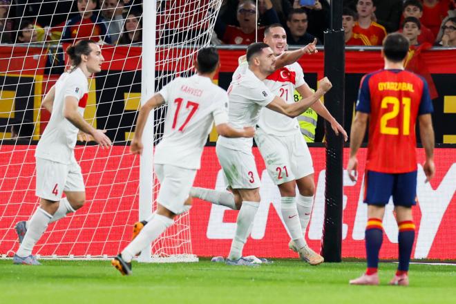 La selección turca celebra en La Cartuja (EFE)