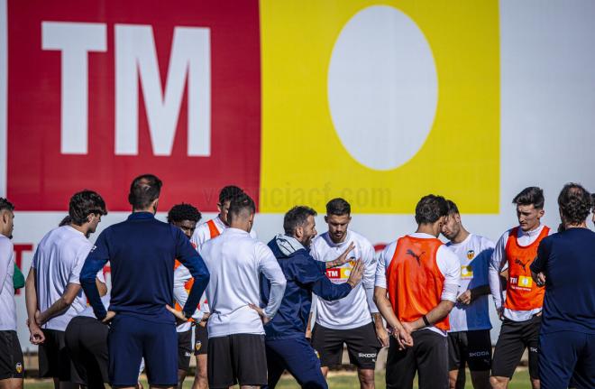 Carlos Corberán en Paterna (Foto: Valencia CF)