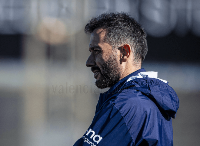 Carlos Corberán en Paterna (Foto: Valencia CF)