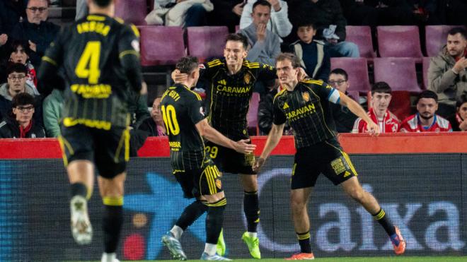 El Real Zaragoza celebrando un gol contra el Granada (Cordon Press)