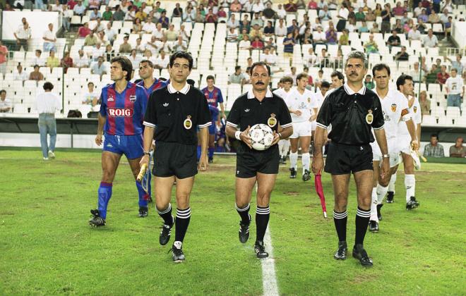 Imágenes históricas del Valencia-Levante (Foto: Emilio Viña)