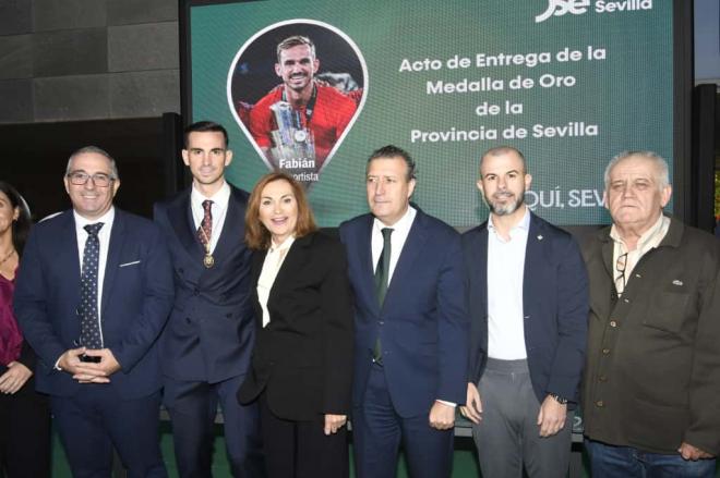 Manu Fajardo, junto a Fabián, en la entrega de la Medalla de la Provincia (Foto: Kiko Hurtado).