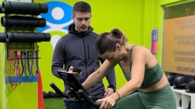 El entrenador personal Víctor Fernández especializado en mujeres