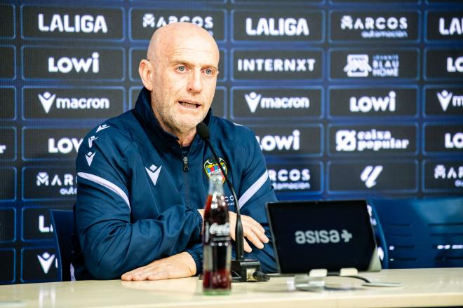Calero en rueda de prensa (Foto: Levante UD)