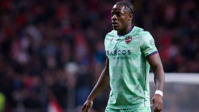 Etta Eyong jugando con el Levante (Cordon Press)