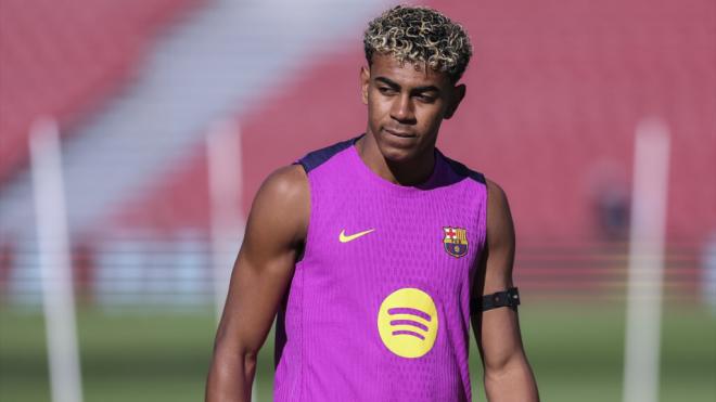 Lamine Yamal entrenando en el Camp Nou (Foto: Europa Press)