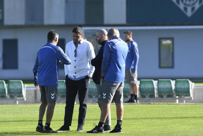 Manu Fajardo, Joaquín Sánchez y Manuel Pellegrini, en la sesión del jueves (Foto: Kiko Hurtado).