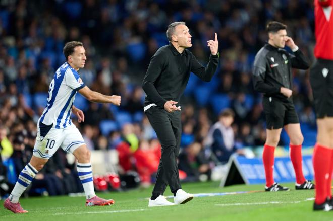 Sergio Francisco y, detrás, Mikel Oyarzabal (Foto: LALIGA).