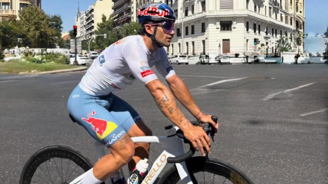 Jorge Martín, con su bici por las calles de Madrid (Foto: @89jorgemartin).
