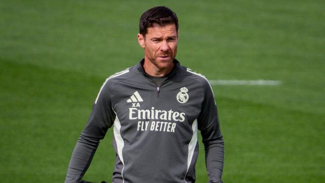 Xabi Alonso no llegará con todos sus efectivos al Elche - Real Madrid (foto: Cordon Press).