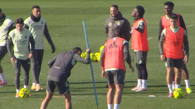 Pique entre Mbappé y Vinicius en el entrenamiento del Real Madrid.