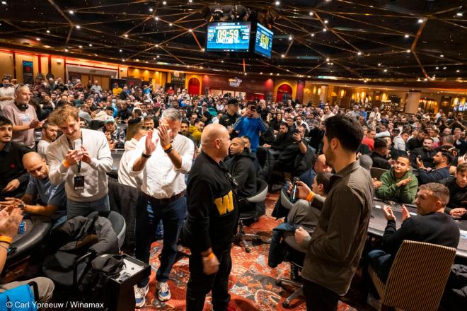 Adrián Mateos hace el Shuffle Up and Deal en Madrid