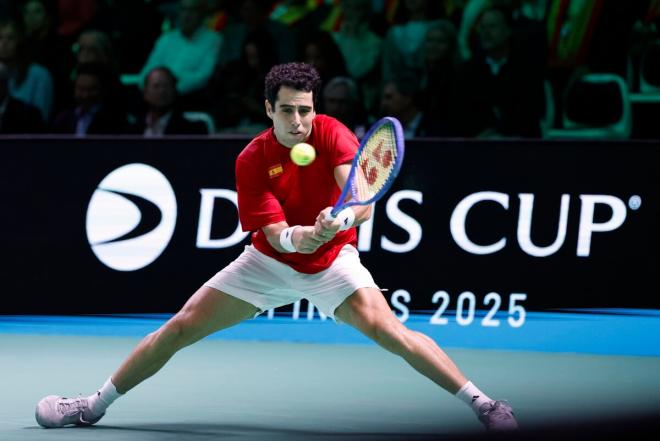Jaume Munar, ante Alexander Zverev en la Copa Davis (Foto: EFE).
