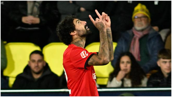 Samu Costa celebra el empate ante el Villareal. (EFE)
