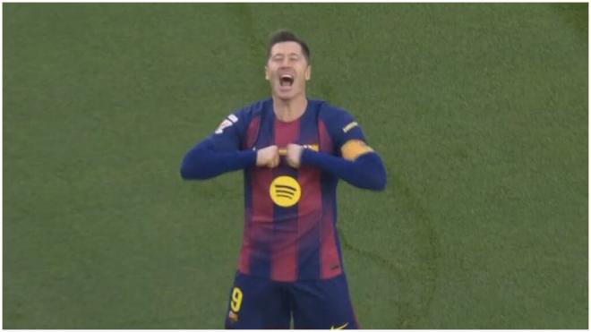 Robert Lewandowski anota el priemr gol en el nuevo Camp Nou. (DAZN)