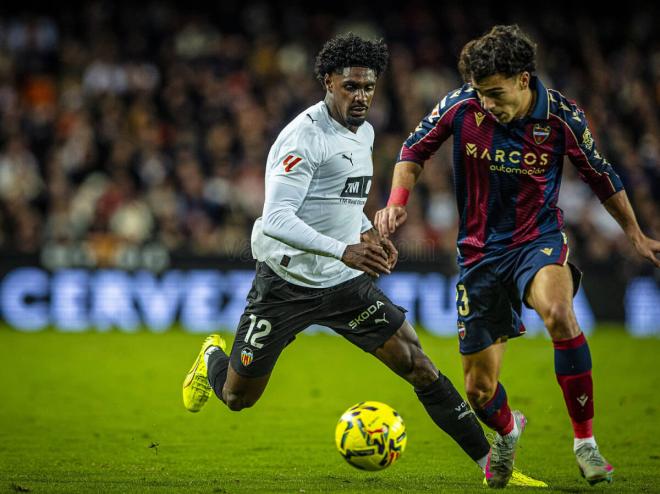 Thierry Rendall ante el Levante UD (Foto: VCF)