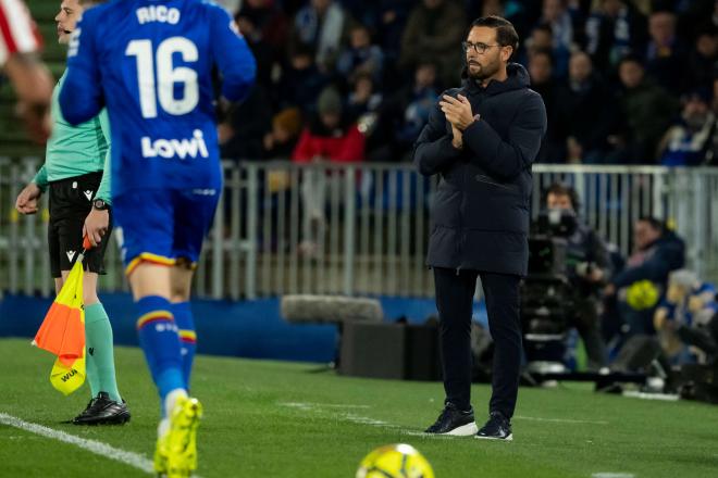 José Bordalás aplaude durante el Getafe-Atlético (Foto: LALIGA).