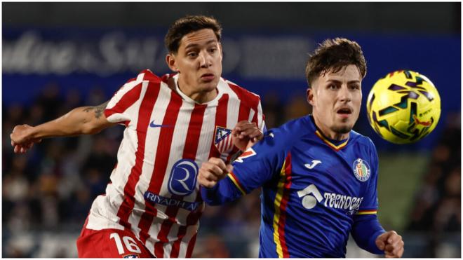 Nahuel Molina y Adrián Liso, en el Getafe - Atlético de Madrid. (EFE)