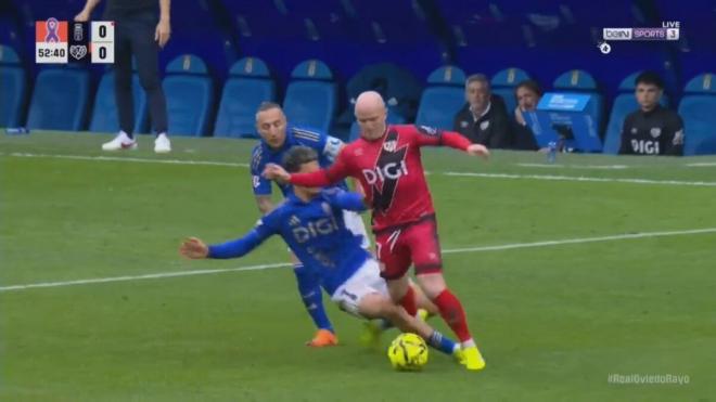 La entrada de Ilyas Chaira sobre Isi. (Movistar)