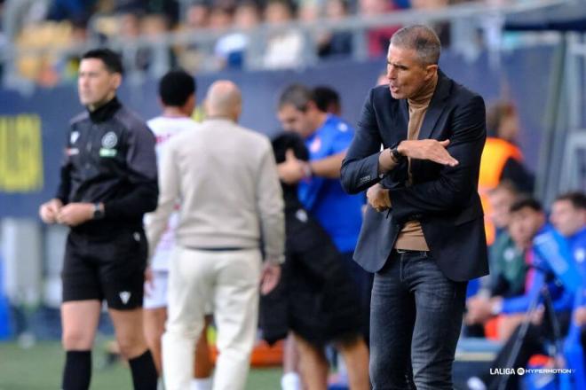 Gaizka Garitano, durante el Cádiz-Cultural Leonesa (Foto: LALIGA).