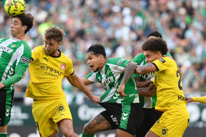 El Cucho Hernández, ante el Girona (Foto: Kiko Hurtado).