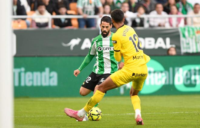 Isco Alarcón, ante el Girona (Foto: Kiko Hurtado).