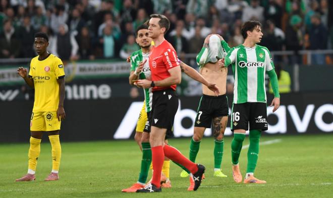 Antony, expulsado ante el Girona (Foto: Kiko Hurtado).