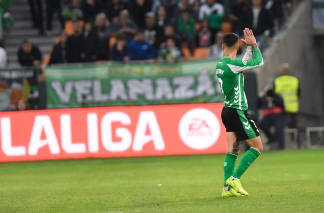 Antony, expulsado ante el Girona (Foto: Kiko Hurtado).