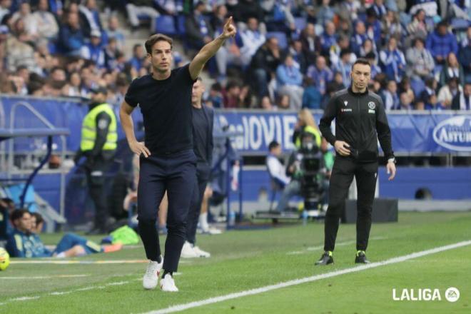 Iñigo Pérez, durante el Real Oviedo - Rayo Vallecano (Foto: LALIGA).