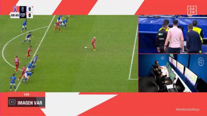 Lanzamiento de penalti de Isi Palazón.