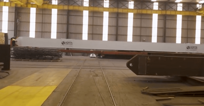 Traslado de las vigas de la cubierta del Nou Mestalla