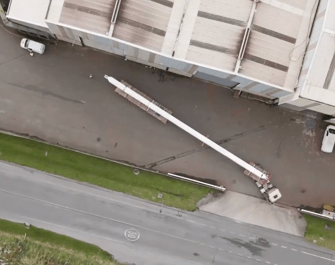 Traslado de las vigas de la cubierta del Nou Mestalla