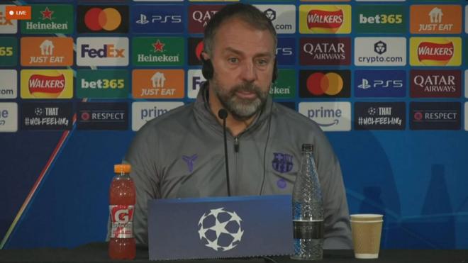 Hansi Flick en sala de prensa antes de medirse al Chelsea. (Foto: FCB)