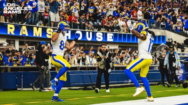 Los Angeles Rams celebran un touchdown (Foto: X)