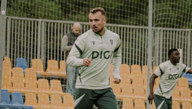Javi Ontiveros, durante un entrenamiento con el Cádiz (Foto: CCF).