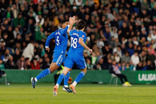Jude Bellingham y Álvaro Carreras en el partido ante el Elche (Cordon Press)