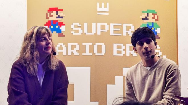 Laura Fernández y Carlos Peguer celebran los 40 años de Super Mario Bros.