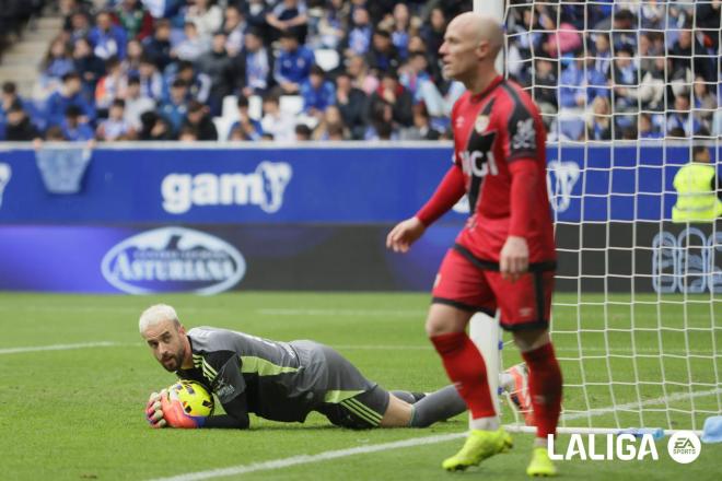 Aarón Escandell e Isi en el Tartiere. (Foto: LALIGA)